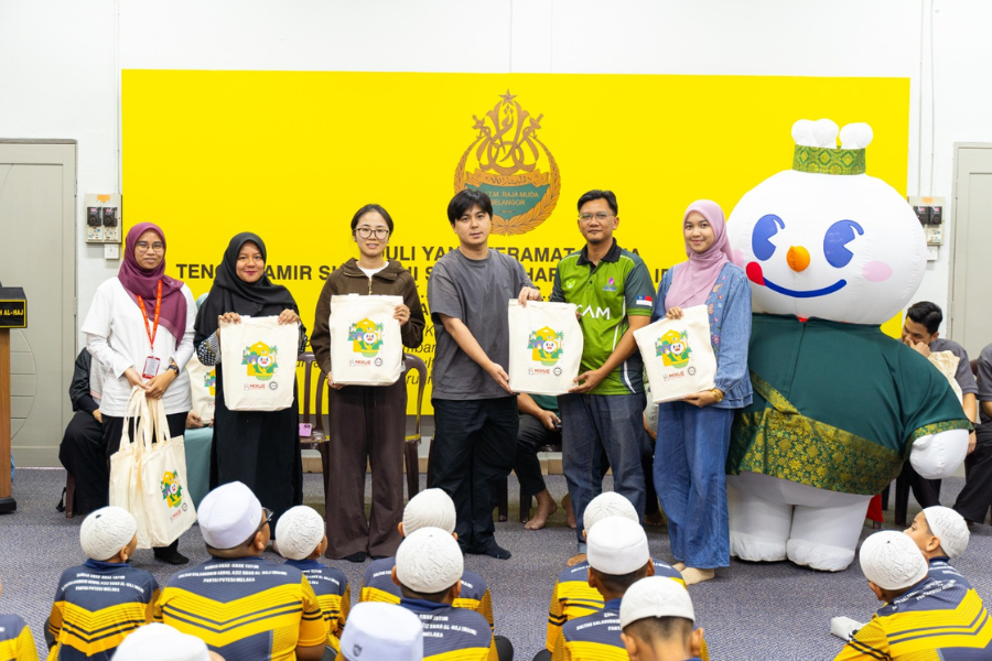 Program yang diadakan di Rumah Anak-Anak Yatim Sultan Salahuddin Abdul Aziz Shah Al-Haj, Melaka itu melibatkan kira-kira 60 peserta termasuk sukarelawan.