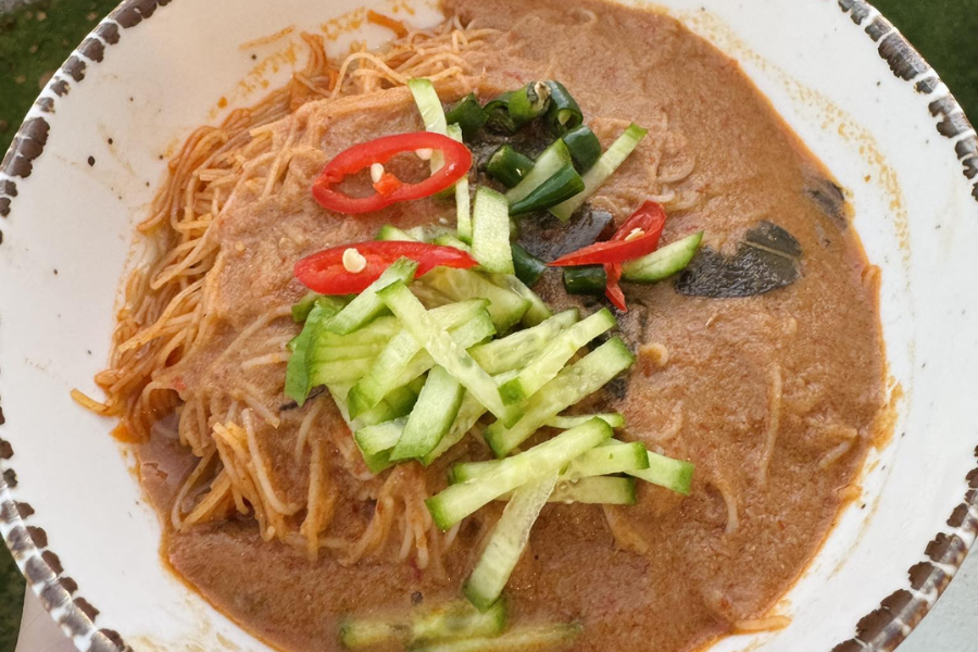 Ramai belum pernah mencuba bihun goreng kuah laksa.