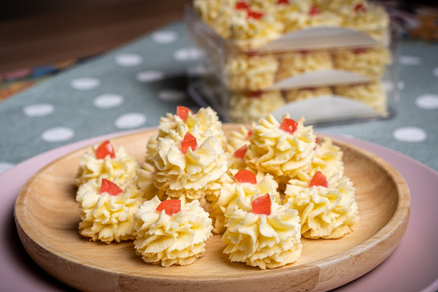 Kuih dahlia hampir menyerupai semperit.