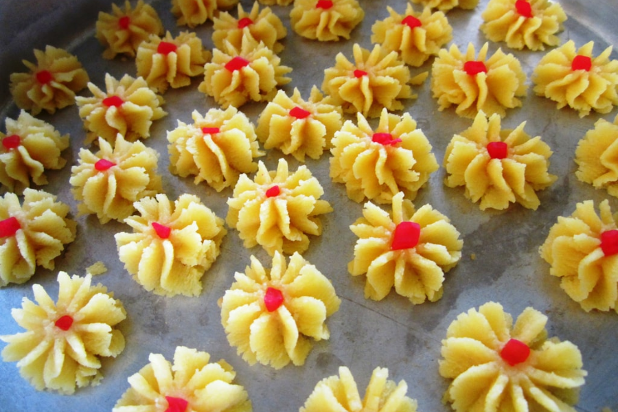 Kuih semperit sememangnya menjadi pujaan ramai tidak kira generasi.