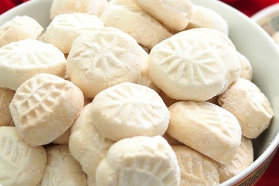 Kuih bangkit ini sangat kuat dengan rasa kelapa.