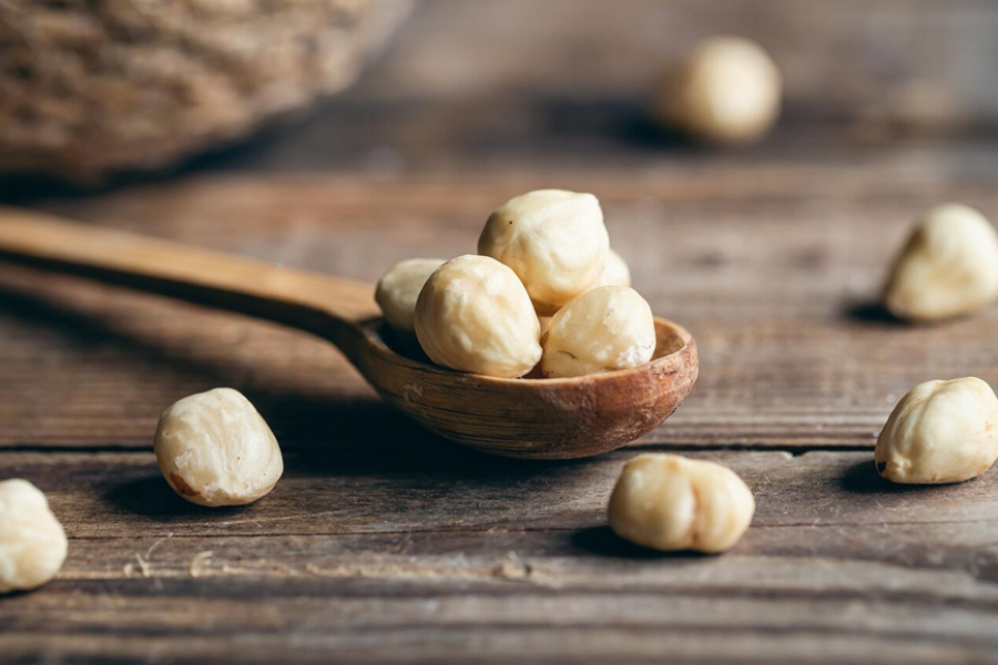 Buah keras banyak digunakan sebagai bahan semula jadi pekatkan kuah.