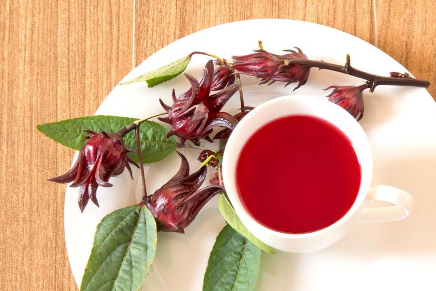 Teh hibiscus kaya dengan antosianin (antioksidan) yang bantu kurangkan kolesterol.