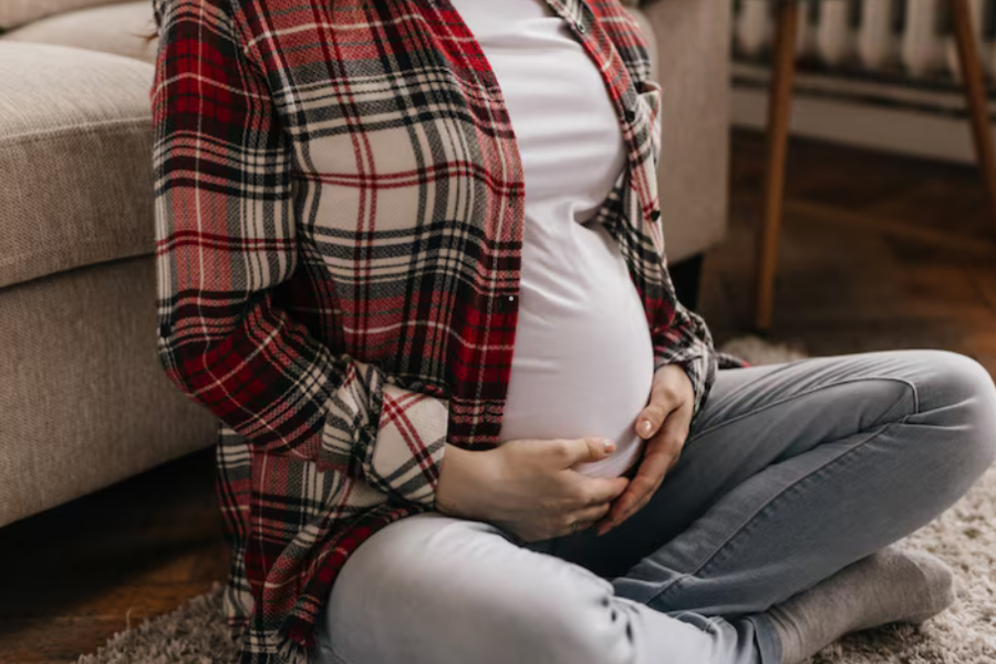 Kandungan zat besi dalam nanas bantu elak ibu hamil dari anemia.