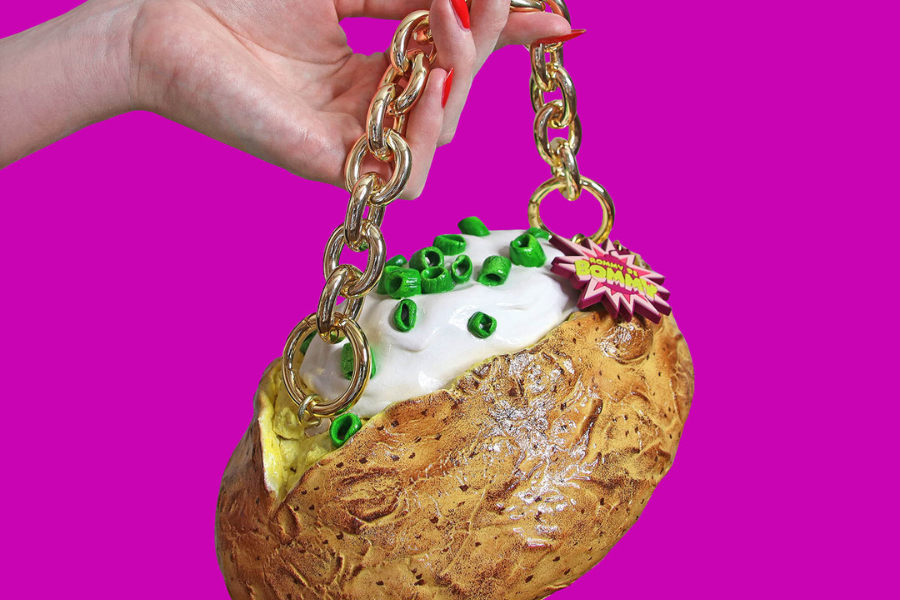 Beg kentang bakar ini memang kelihatan unik dan mewah.