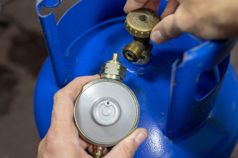 Periksa keadaan hos sekiranya berlaku keretakan atau longgar.