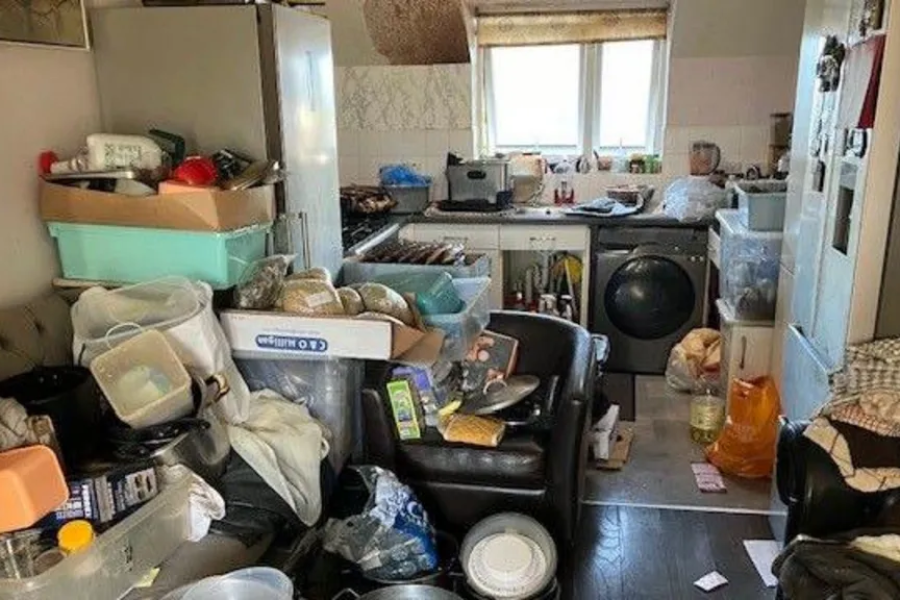 Keadaan situasi pemprosesan ikan di apartmen miliknya. - Watford Borough Council