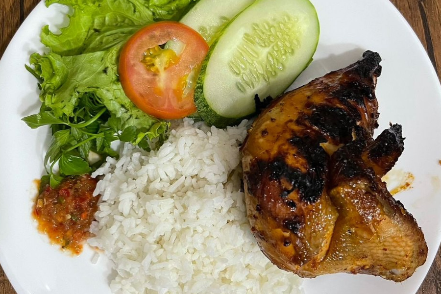 Nasi yang diambil bersama protien dan sayur membantu memperlahankan penyerapan gula dalam badan. 