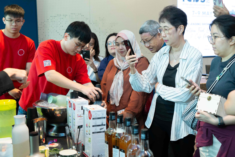 Pameran ini memberi fokus kepada pelbagai inovasi teh dari seluruh dunia.