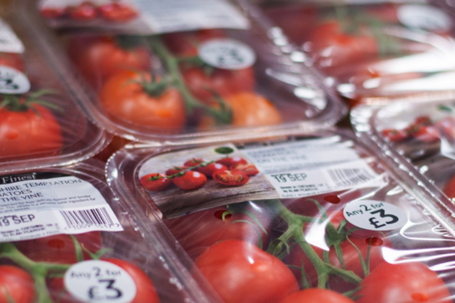 Tomato biasanya dijual dalam beberapa biji dalam satu pembungkusan.