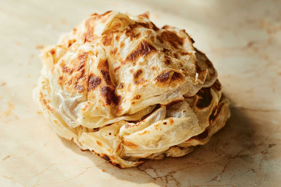 Ramai mendakwa roti canai Melayu lebih sedap kerana adunan tepung diuli sendiri.