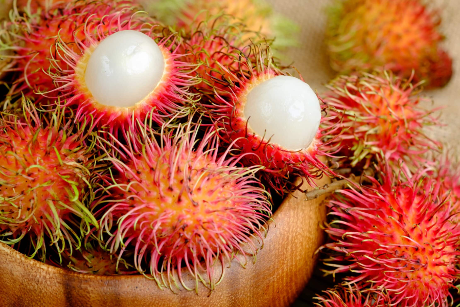 Isi rambutan sangat enak dijadikan jem roti.