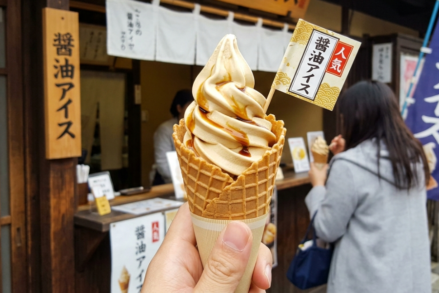 Ais krim kicap masin ini popular di Jepun terutama di Pulau Shodoshima.