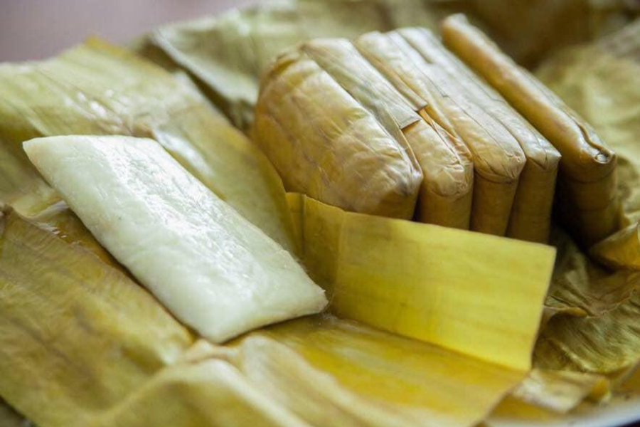 Proses memasak burasak memerlukan masa antara lapan hingga 10 jam.