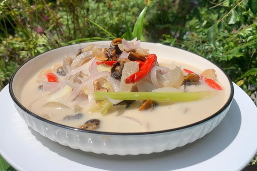 Sambal taun atau tahun lazimnya memiliki rasa yang sangat pedas.