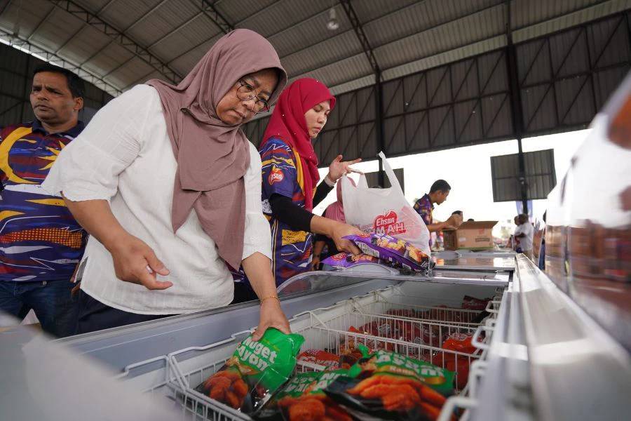 Jangan lupa bawa kad pengenalan dan serbu lokasi terpilih kerana aneka barang keperluan harian dijual jauh lebih murah.