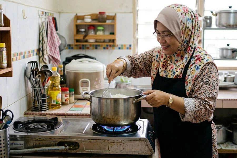 Netizen menyarankan teknik praboiled dapat mengurangan kandungan kanji punca nasi cepat basi.
