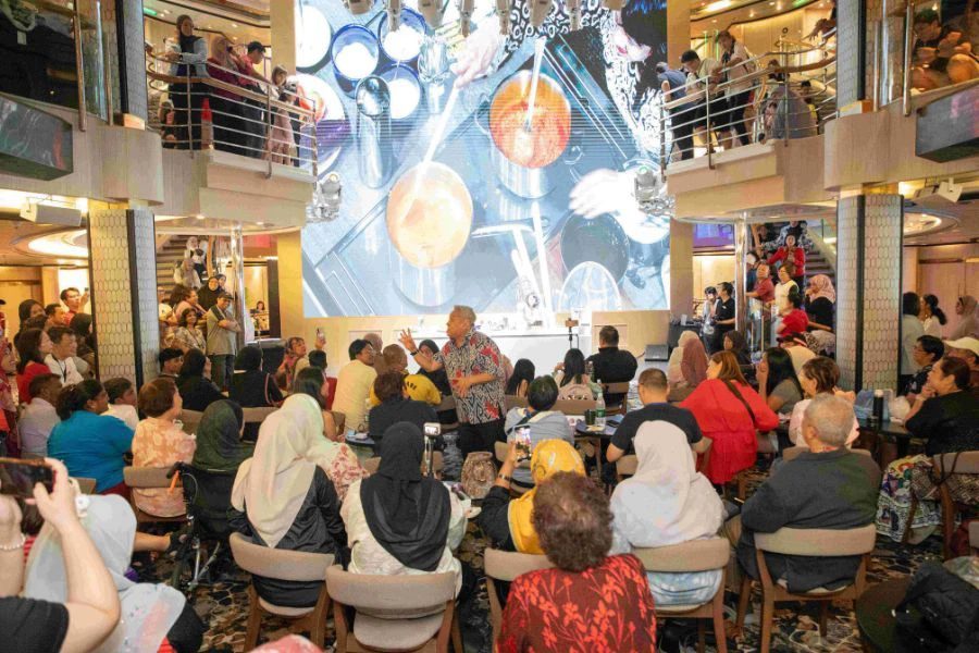 Turut diadakan sesi santai bersama Chef Wan serta hidangan istimewa hasil ciptaannya.