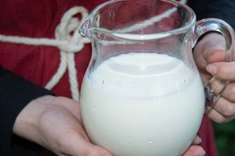 Susu sememangnya antara bahan makanan yang mudah rosak.