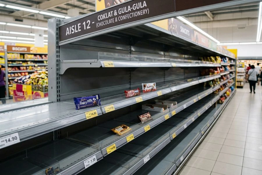 Produk makanan seperti coklat juga mudah terjejas apabila terdedah kepada suhu panas melampau.