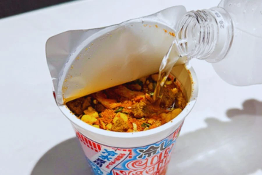 Hanya menggunakan air sejuk, Cold Cup Noodles sedia dinikmati dalam tempoh lima minit.