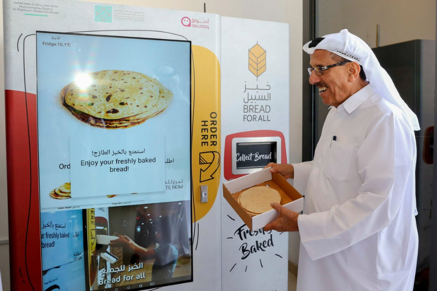 Bread for All menggunakan teknologi pintar yang mampu menyediakan dan membakar roti segar secara automatik.