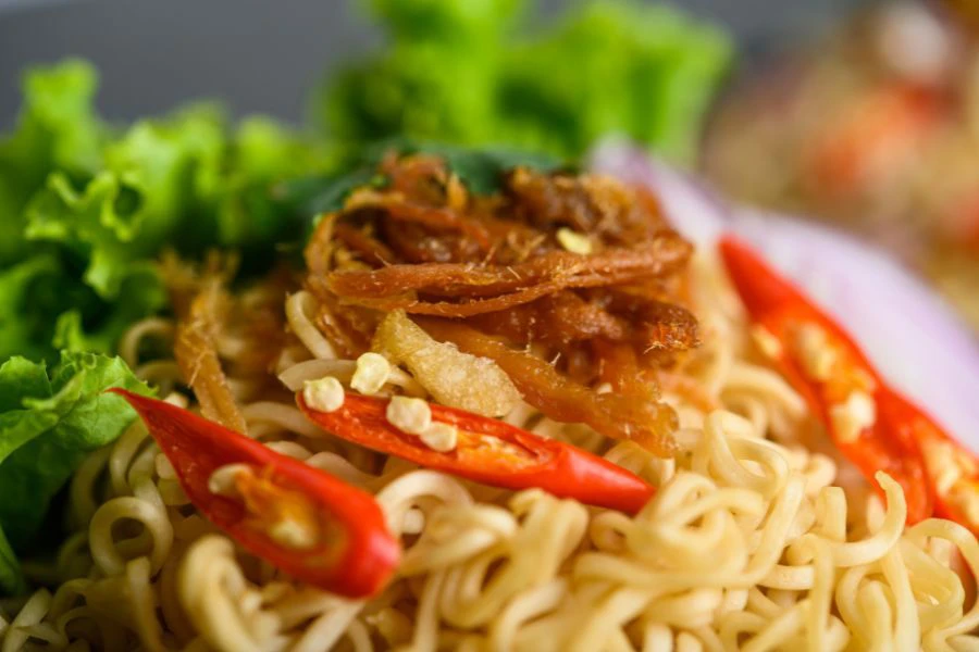 Mi segera antara menu pilihan ramai kerana rasanya yang sedap dan mesra poket.