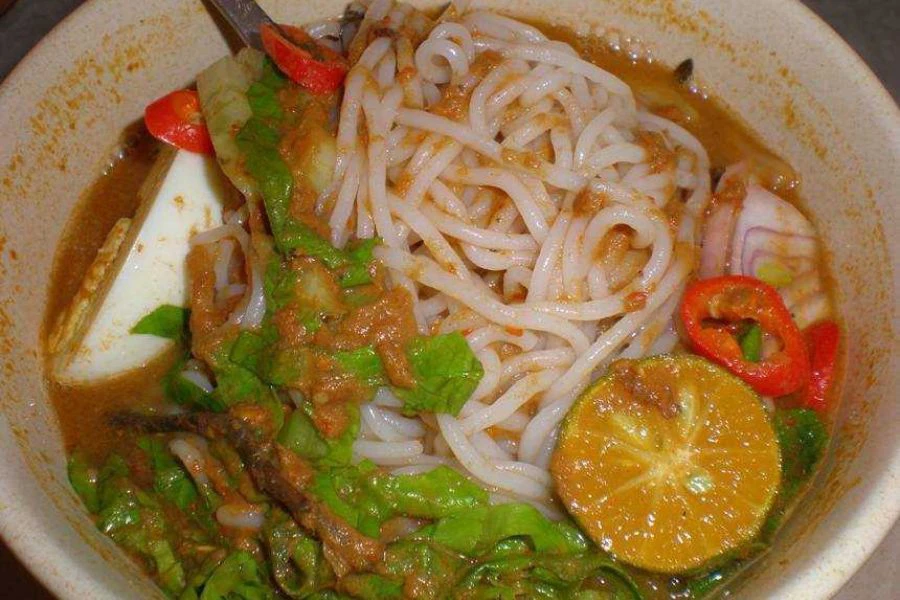Sesetengah lebih meminati kuah laksa yang pekat.