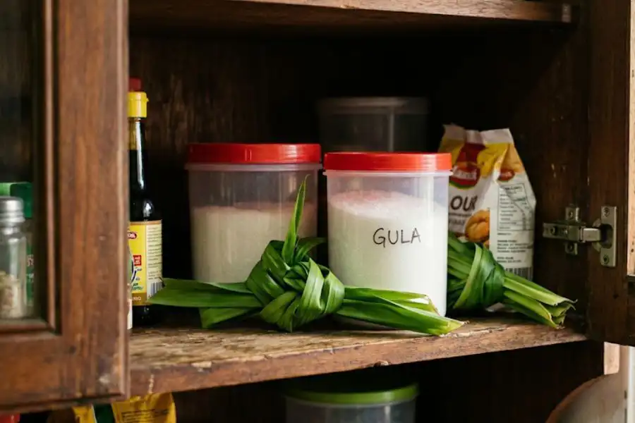 Daun pandan juga membantu mengurangkan kehadiran semut di sekitar kawasan dapur.