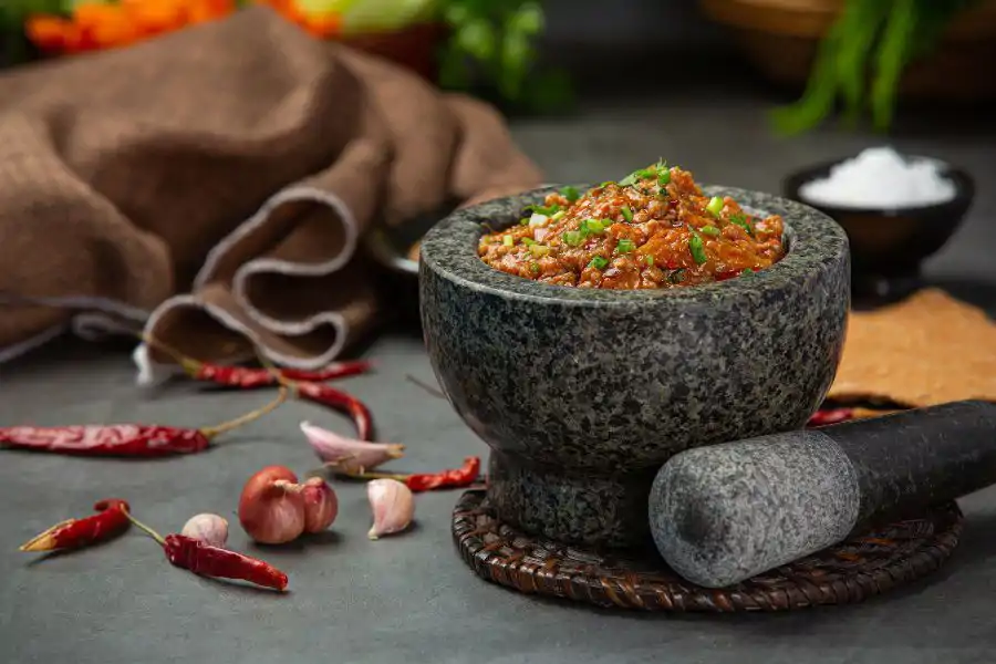 Lesung batu merupakan antara perkakas dapur tradisional yang masih digunakan hingga kini.