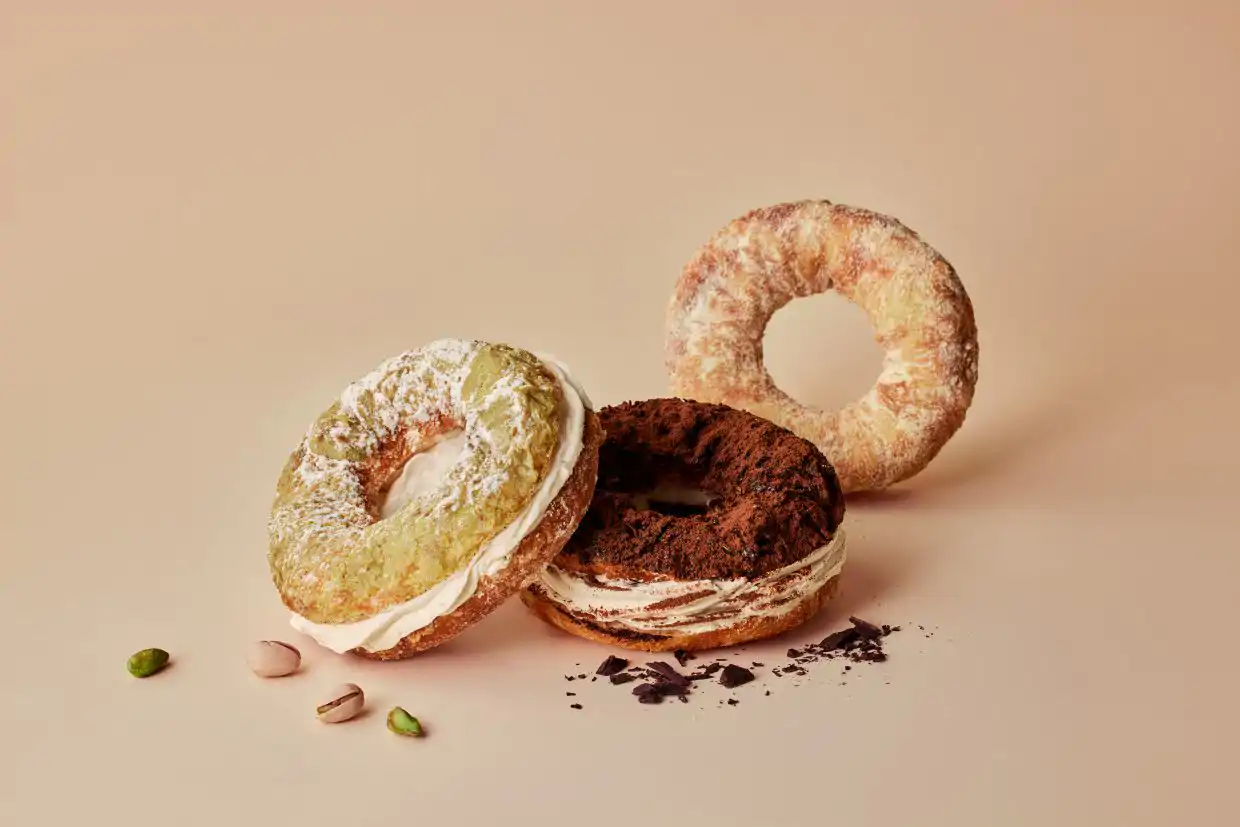 Antara pilihan perisa donut ialah Original, Kunafa Chocolate dan Kunafa Pistachio
