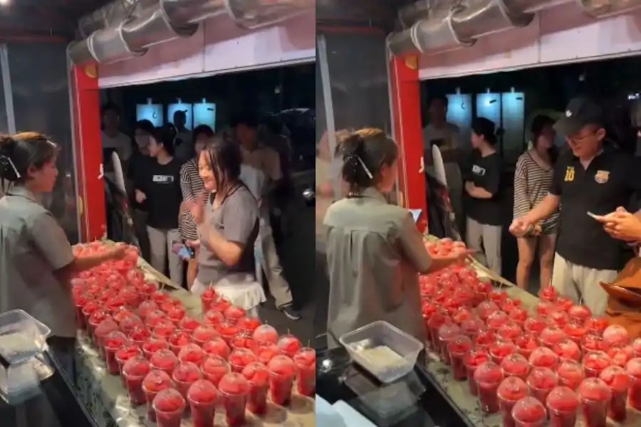 Gerai unik di pasar malam China menarik perhatian pelanggan untuk bermain permainan tradisional.