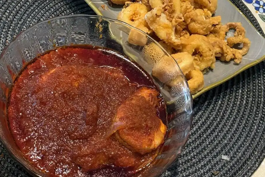 Sebahagian warga maya mendedahkan bahawa penggunaan santan di dalam sambal tumis merupakan rahsia tradisi keluarga mereka sejak sekian lama.