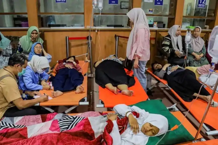 Ratusan pelajar dilaporkan mengalami keracunan makanan dalam insiden MBG. - Reuters