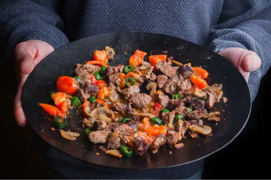 Daging jenis ini dihasilkan menggunakan sel haiwan yang dibiakkan di dalam makmal.