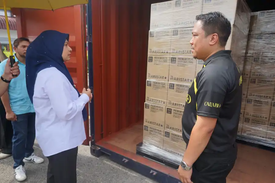 Penghantaran pertama ini melibatkan sebanyak 16,800 botol sirap Bariistar dalam pelbagai perisa dengan nilai RM840,000.