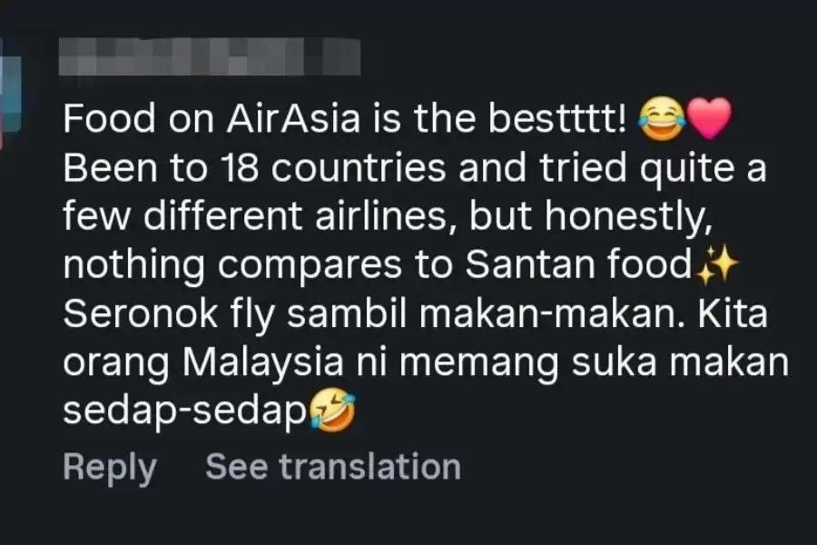 Antara komen pengguna yang memuji makanan disediakan Santan untuk AirAsia sebagai antara yang terbaik.