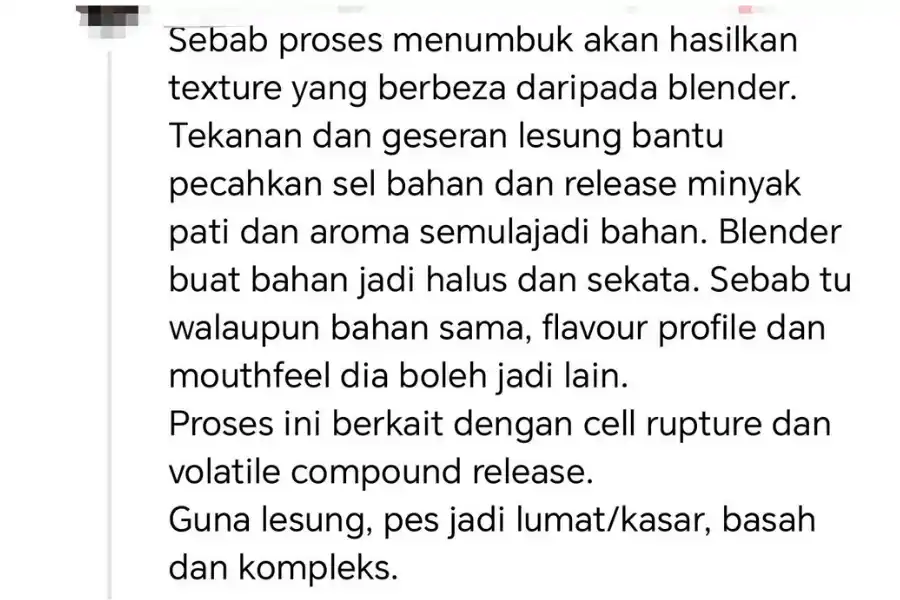 Seorang pengguna menjelaskan bahawa bahan ditumbuk akan mengeluarkan pati dan aroma semula jadi bahan yang membuatkan masakan menjadi lebih enak.