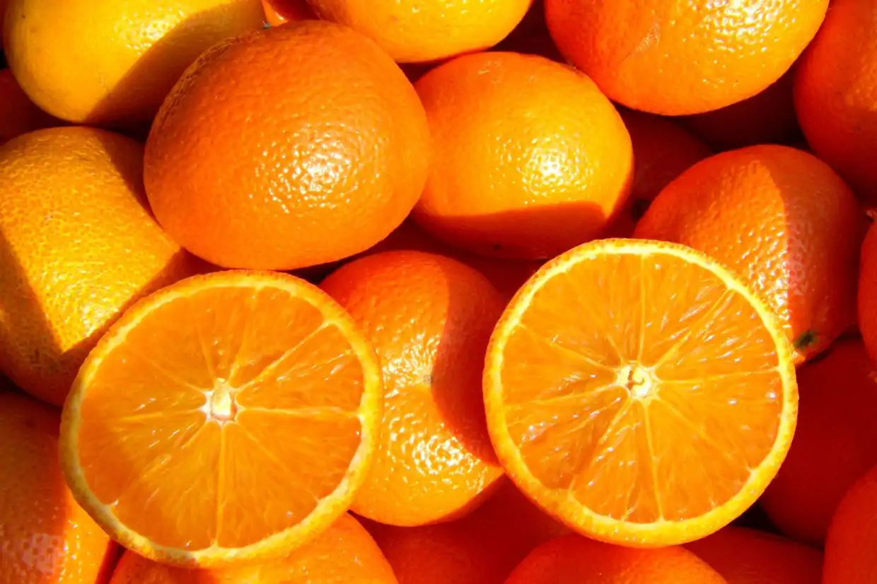 Oren kaya dengan vitamin C yang membantu menyokong sistem imun tubuh.