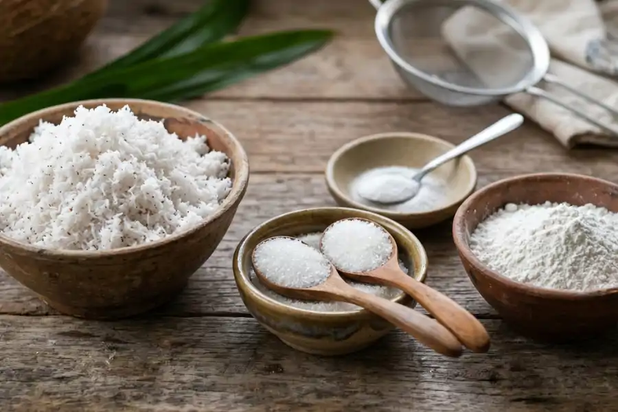 Hanya empat bahan digunakan untuk buat kuih dangai.