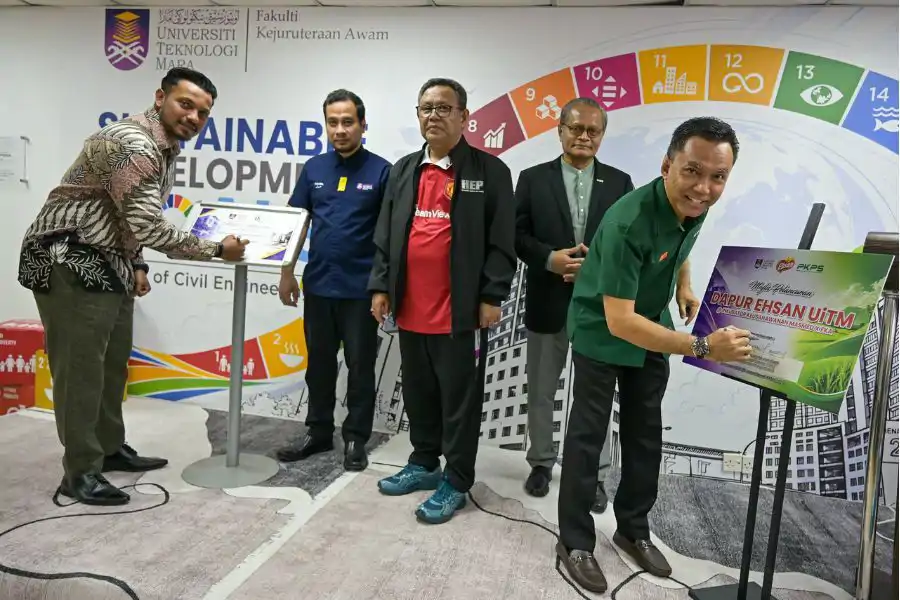 Majlis menandatangani dokumen kerjasama antara Universiti Teknologi MARA (UiTM) dan Perbadanan Kemajuan Pertanian Selangor (PKPS) sempena pelancaran Pitstop HEP @ FKA dan Dapur Ehsan UiTM di Young Engineer Creative Centre (YECC), UiTM Shah Alam.
