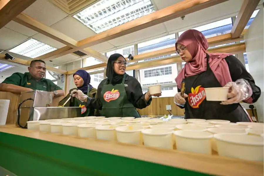 Antara produk keluaran Ehsan yang diperkenalkan sebagai sebahagian daripada usaha memperluas pemasaran produk makanan di kampus UiTM.